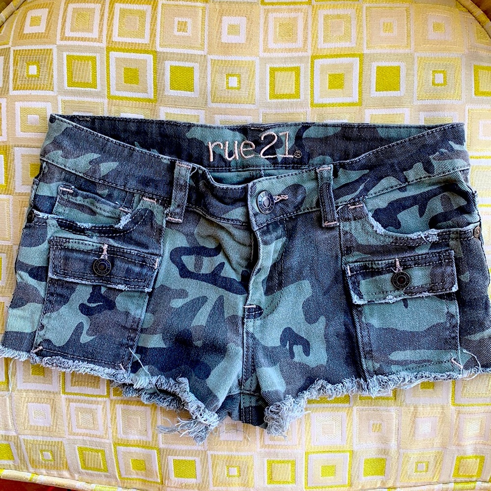Rue 21 camo short shorts size 5/6